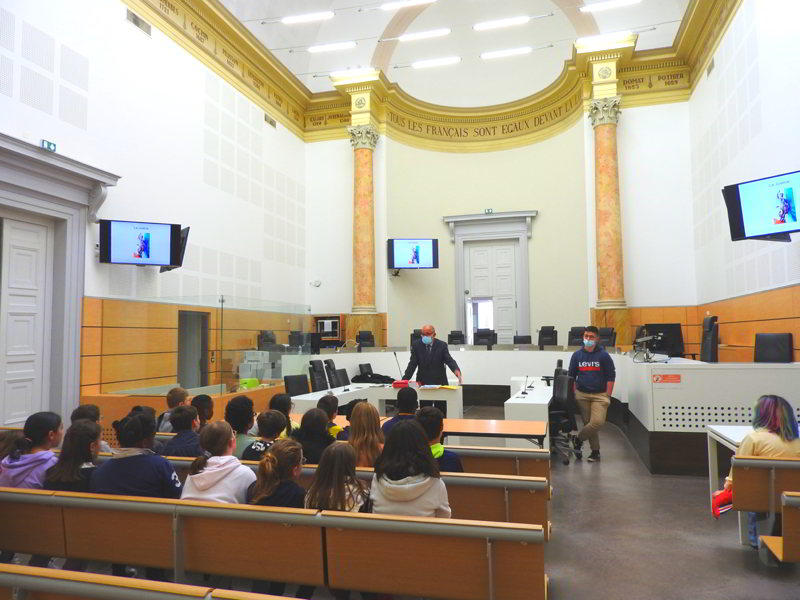 des eleves au tribunal 01