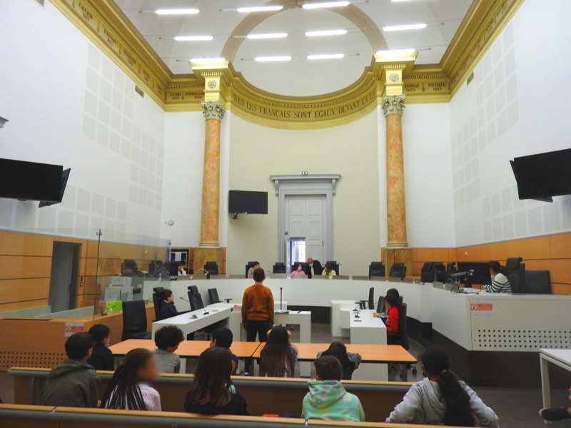 des eleves au tribunal 02